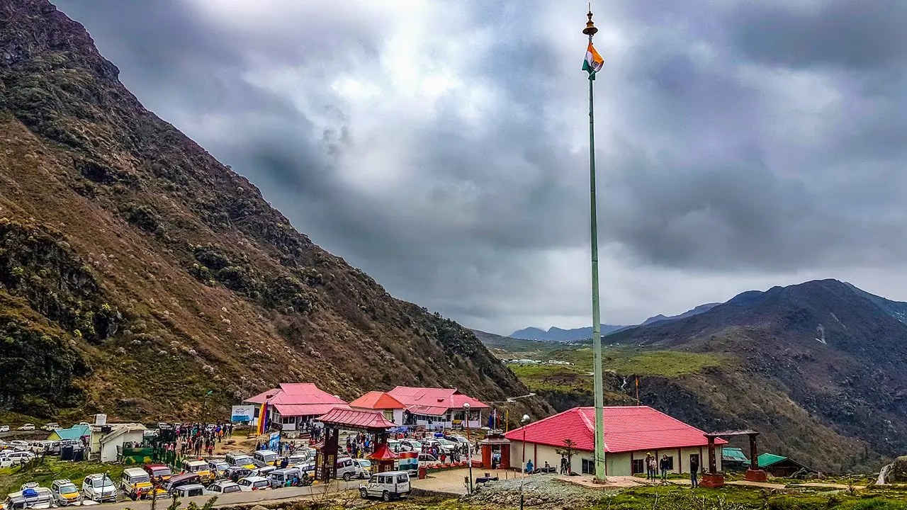 baba-harbhajan-singh-temple-gangtok-2-attr-hero